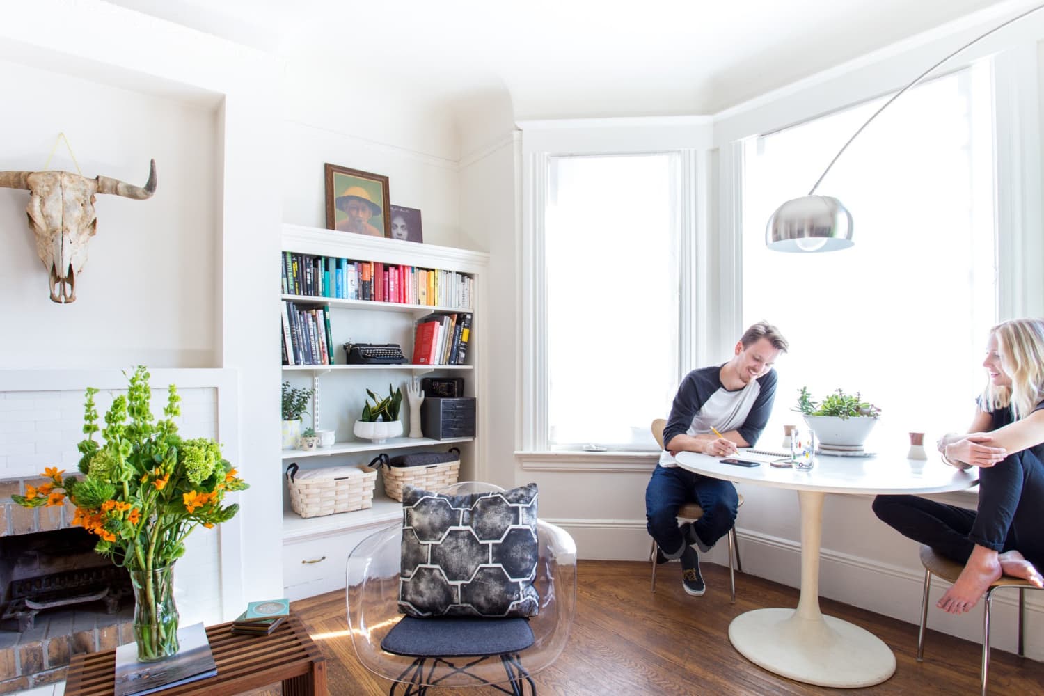 Circular table hot sale with hidden chairs